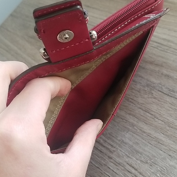 EUC Coach soft leather wristlet - Picture 4 of 7